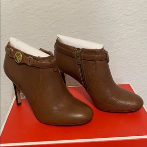 Coach Salene Cow Safari, Size 5